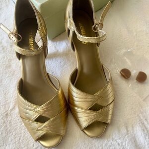 Memery Chic Gold Vintage Inspired Cuban Heels